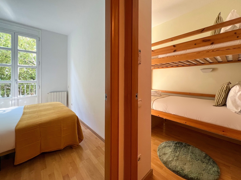 Stay U-nique Apartments Urgell