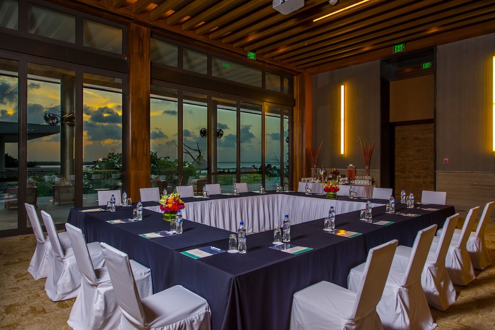 Emporio Cancun Optional All Inclusive