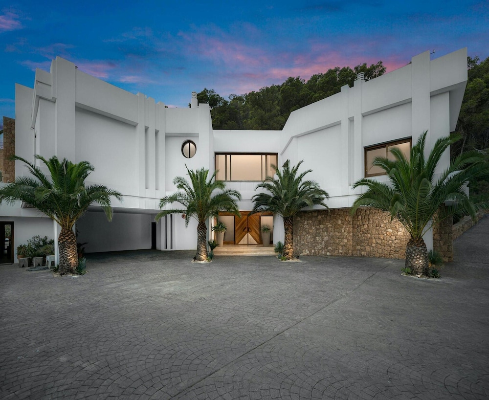 Appealing Villa Near Ibiza Town