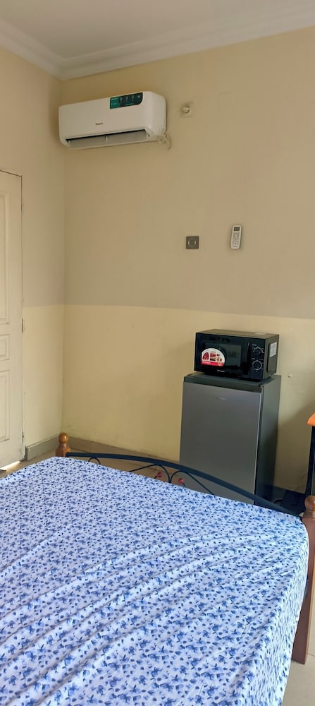 Serene 5-bedroom Apartment in Kinshasa's 10ème Rue Limete-résidentiel