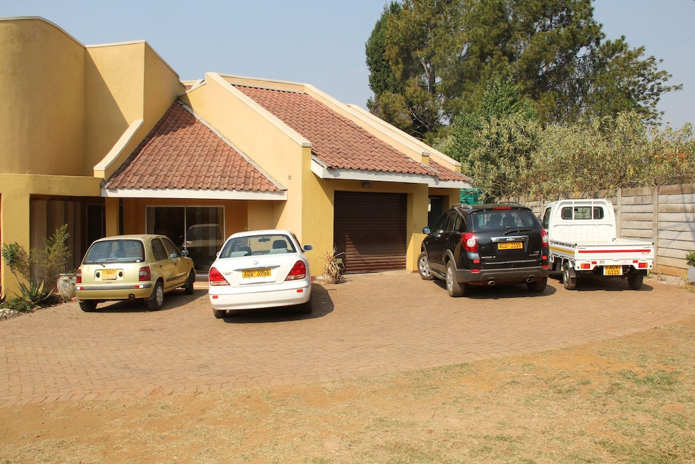 Borrowdale Ground Floor with Poolview