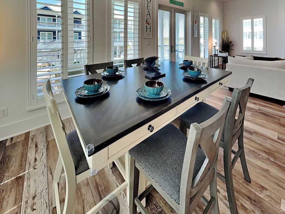 Seabreezy Lane by Ryson Vacation Rentals