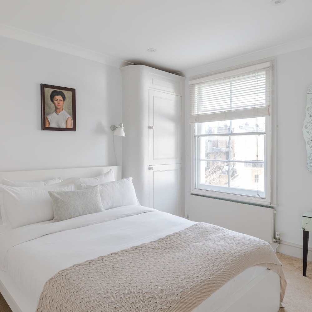 Light-filled Primrose Hill Rooftop Retreat
