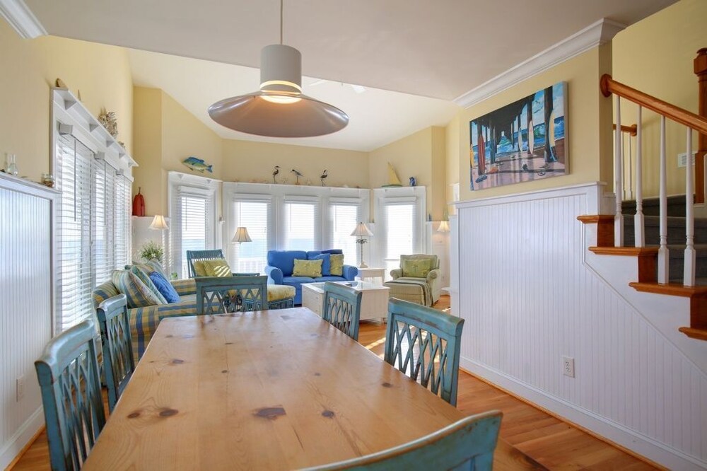 Sweet Dreams Private 4 Bedroom Home by RedAwning