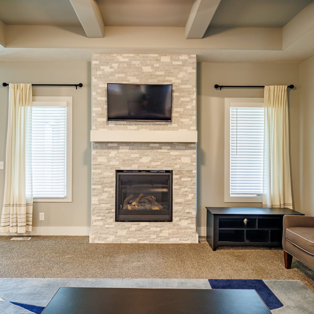 Luxury Retreat Modern 5BR Ranch in Bennington