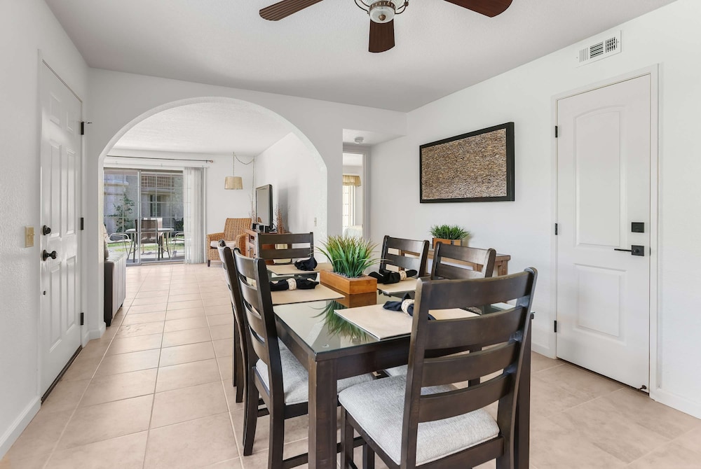 2BR 2BA Stylish Palm Springs Condo