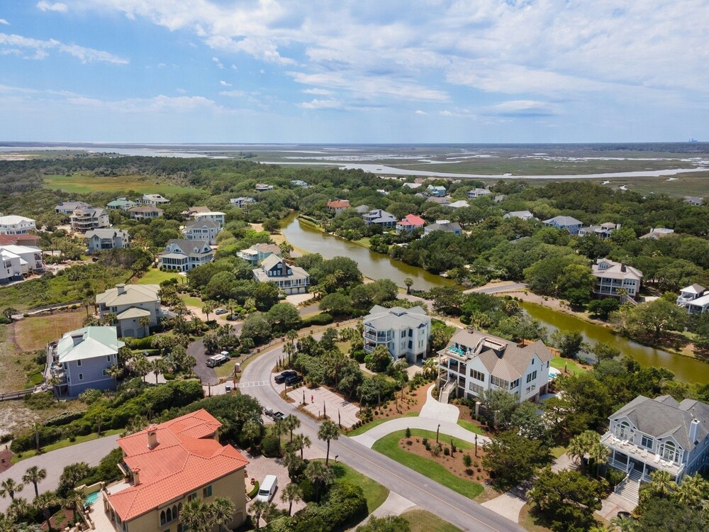 Cornfed Pelican 9 Bedroom Home