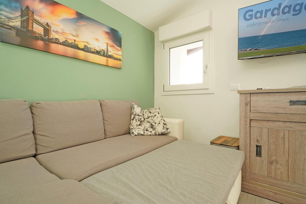 Al 54 apt in Raffa view 4