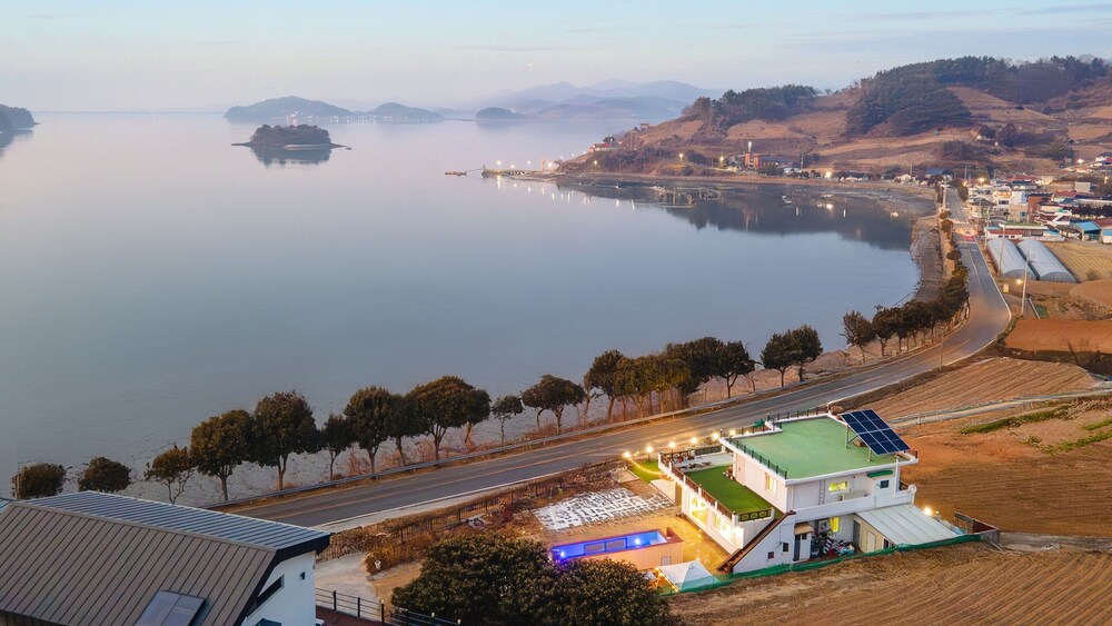 Yeosu La Rosa Private Pool Villa Pension