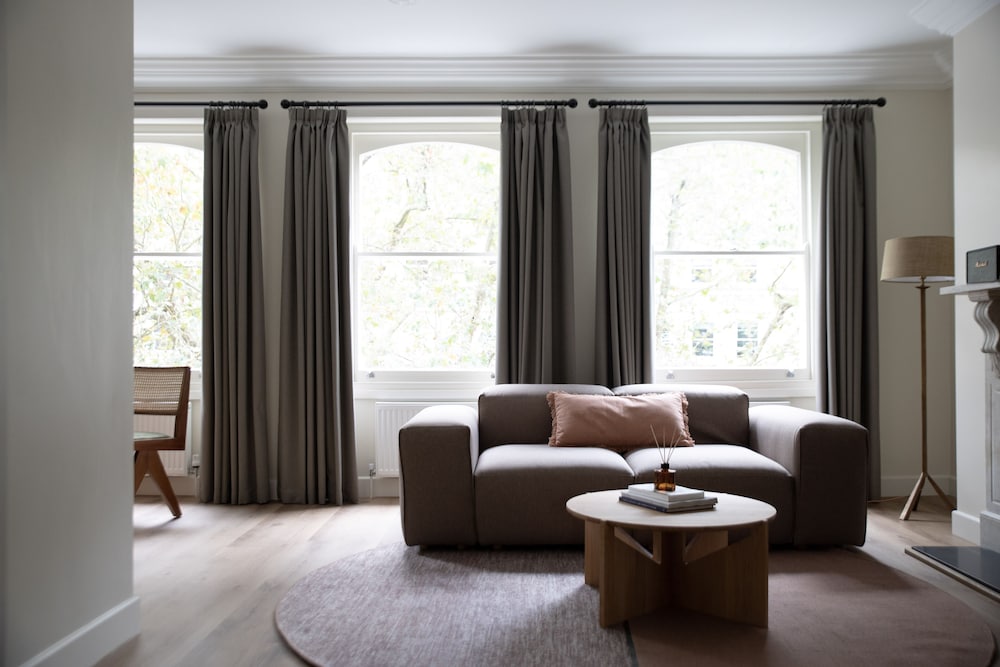Gulaid House Knightsbridge by Bob W London
