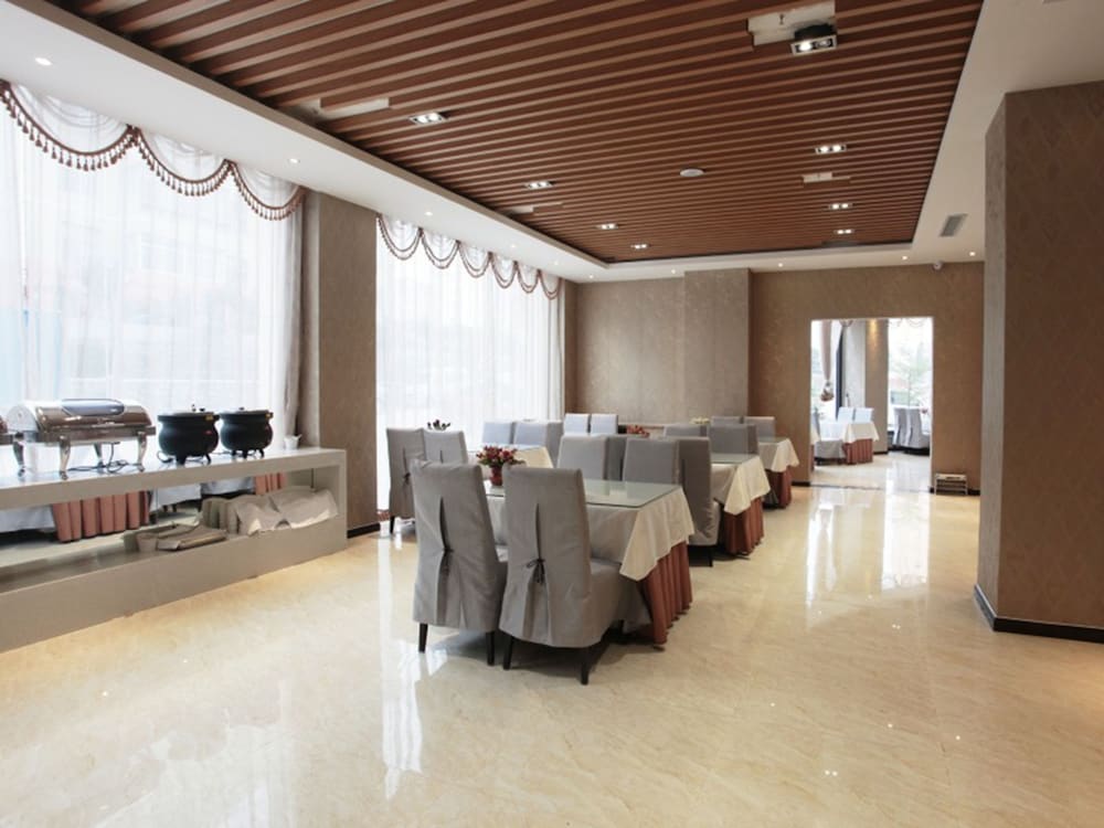 GreenTree Inn North WeiHai Station North International Bathing Beach Hotel