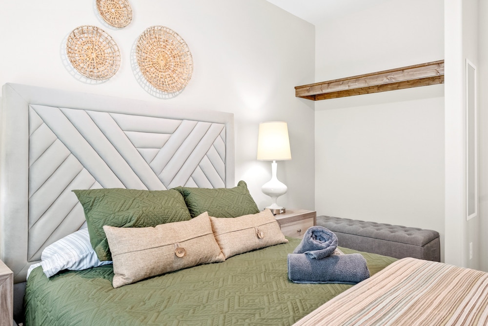 Adam's Downtown Retreat w/ Rooftop Access