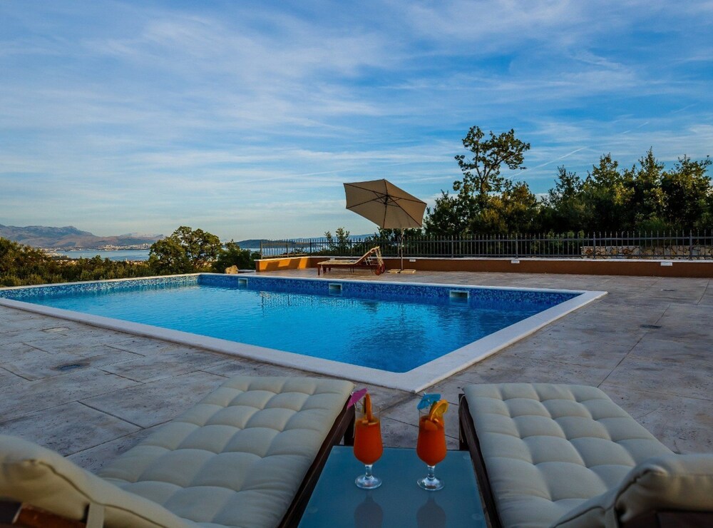 Luxurious Haven Villa With Pool and Mediterranean Garden