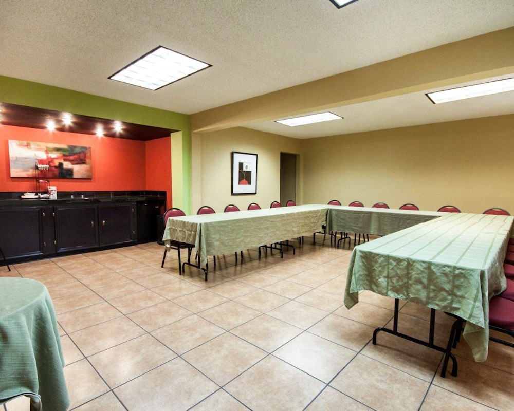 Quality Inn Airport East - Image 5