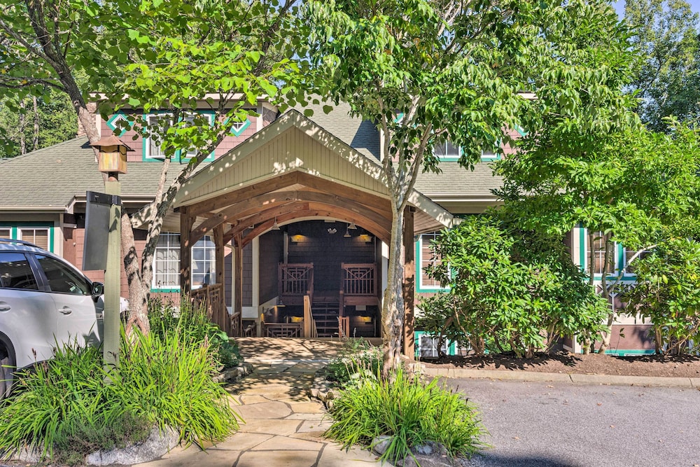 Mountain Air Condo w/ Deck & Views, Pets Welcome! view 4