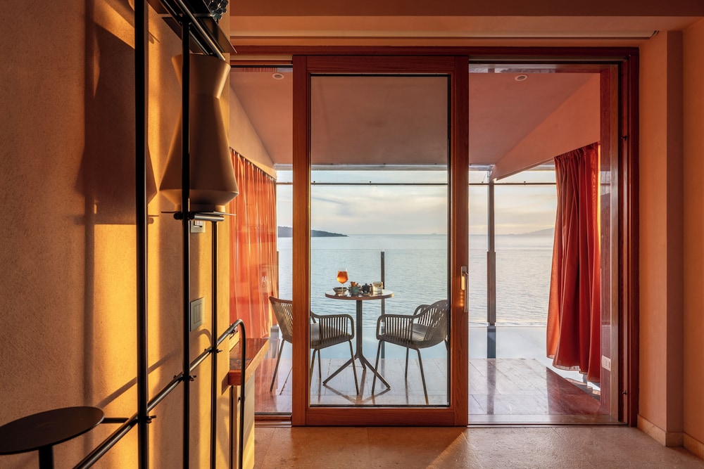 Hotel Laqua by the Sea - Image 1