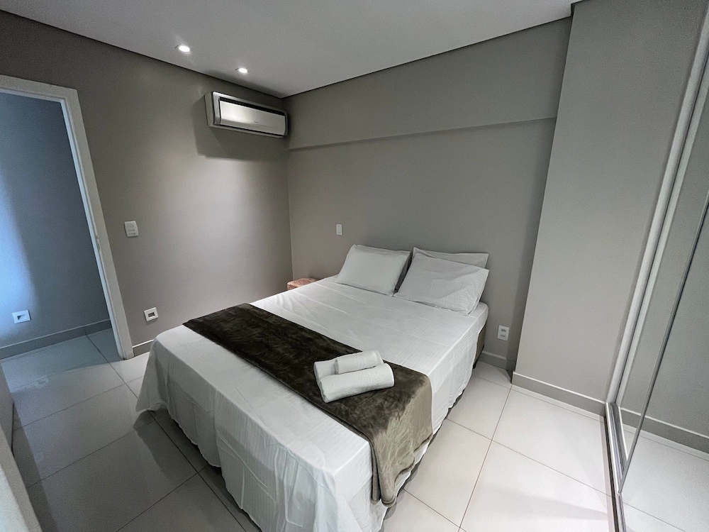2brs apt 950 m fr/ Flamboyant Mall Unq1104