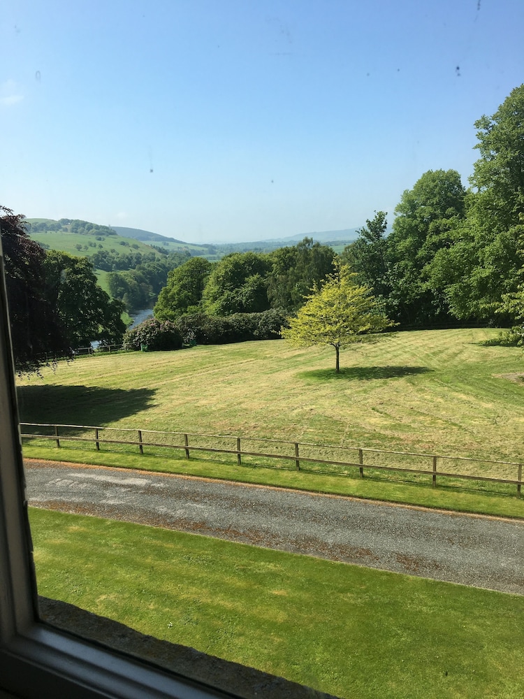 Netherdale House and Coach House