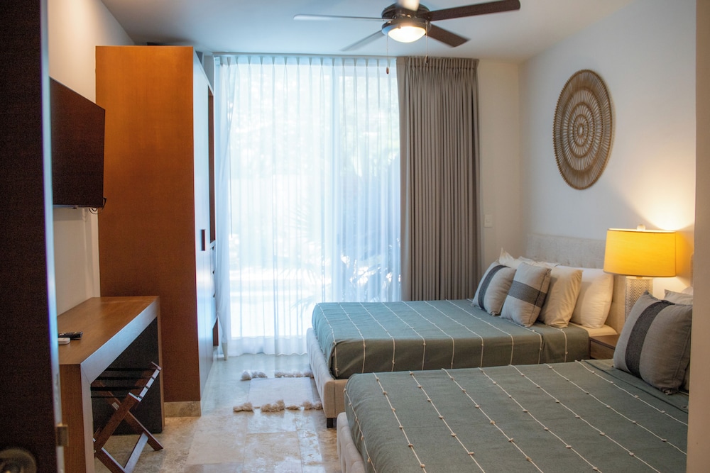 NHOA 111A 2BR Condo Pool access