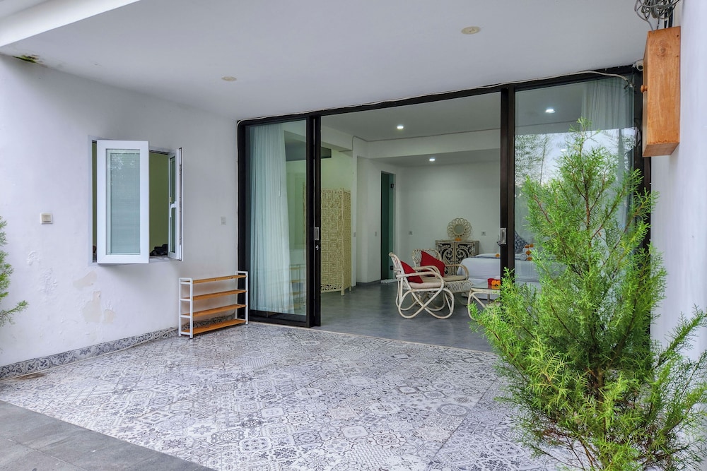 Emilia Apartment Seminyak by Nagisa Bali