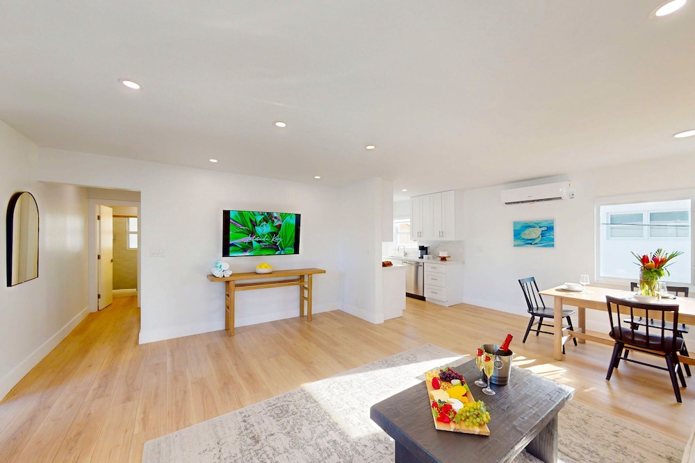 Beach Condo King Bed Lush Patio w BBQ Birch Key Four