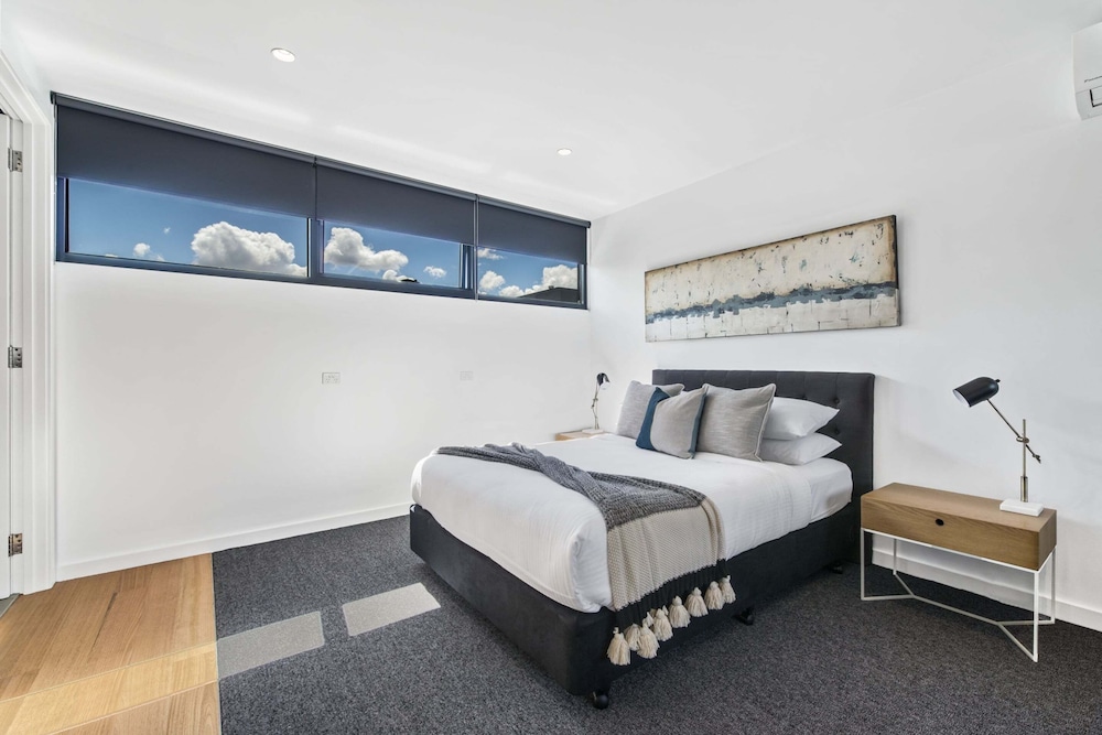 Stylish Studio With Great Amenities Near Beachside