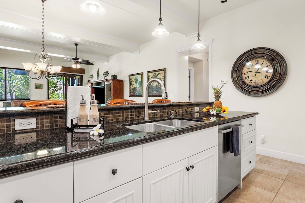 Updated Unit - Perfect Location - Vrkcv