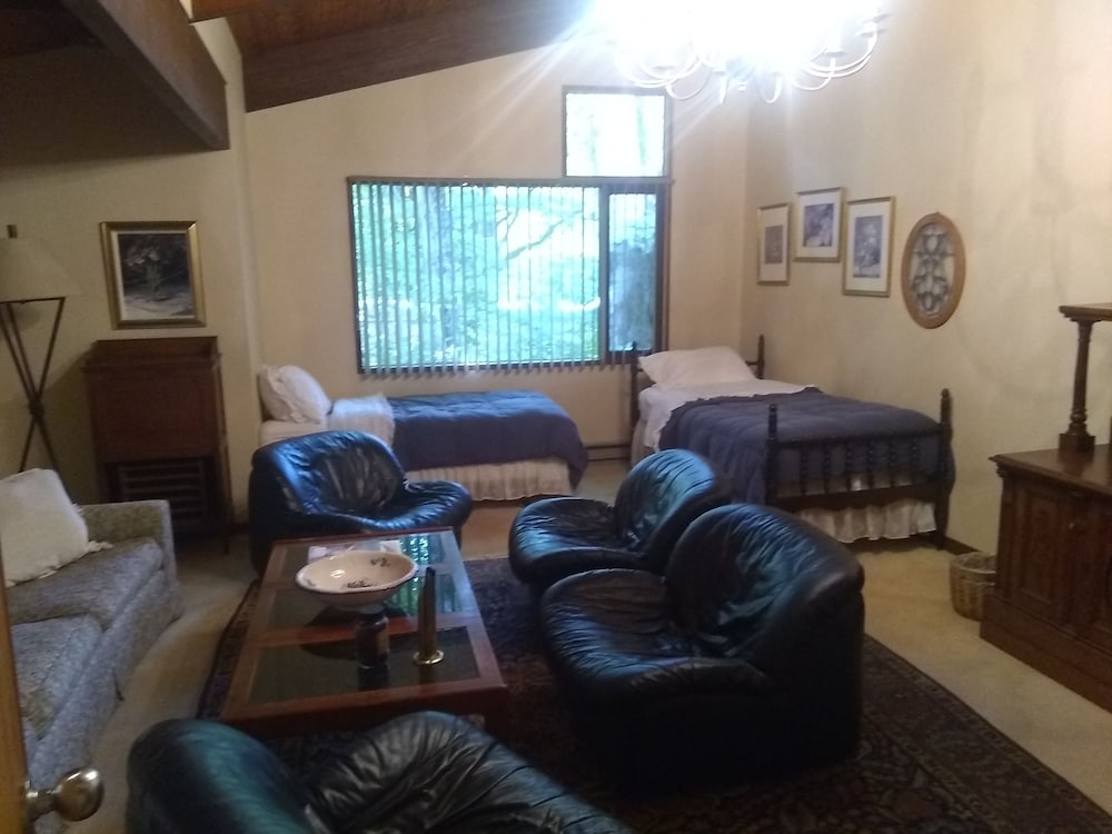 Tanglewood Suites - Property Image 23