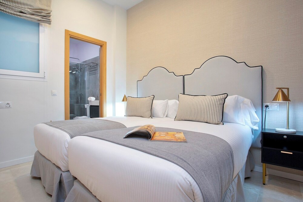 Exclusive Apartment 5BD in Seville. Carlos V