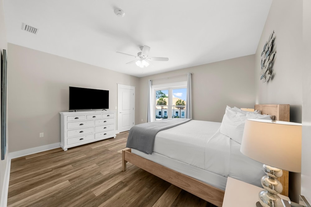 Pet Friendly Beach House - Marina View