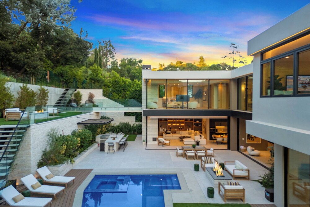 Hutton Villa - 5-bedroom Retreat in Iconic Beverly Hills Oasis