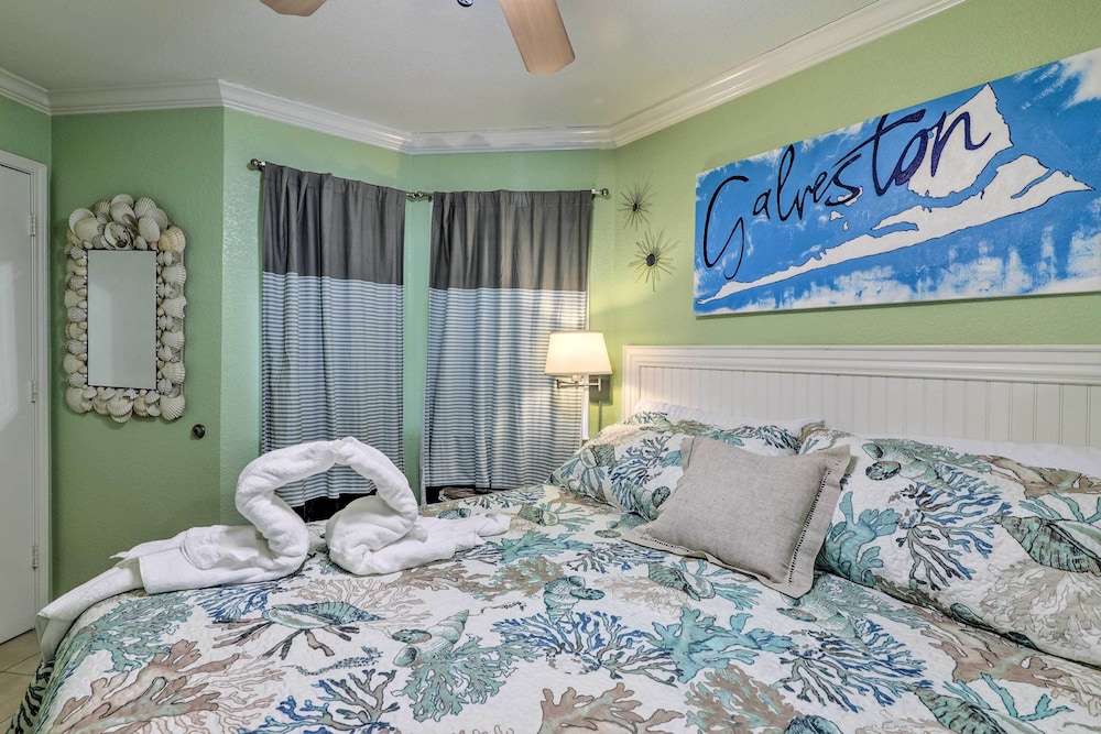 Beachside Condo w/ Pool & Hot Tub in Galveston! view 5