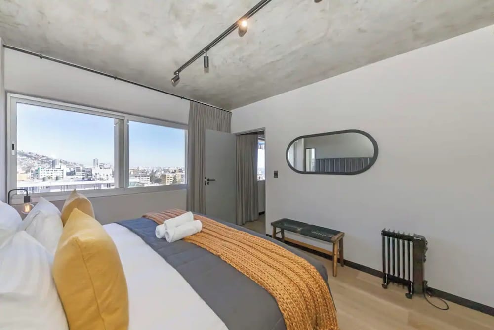 Chic & Sophisticated 1BD Apartment - Sea Point view 3