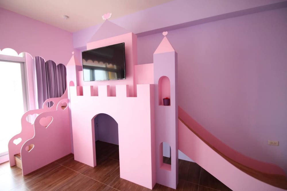 Elfin Kids and Pets B&B view 4