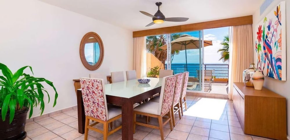 1BD Cabo Stunning Views & Resort view 2