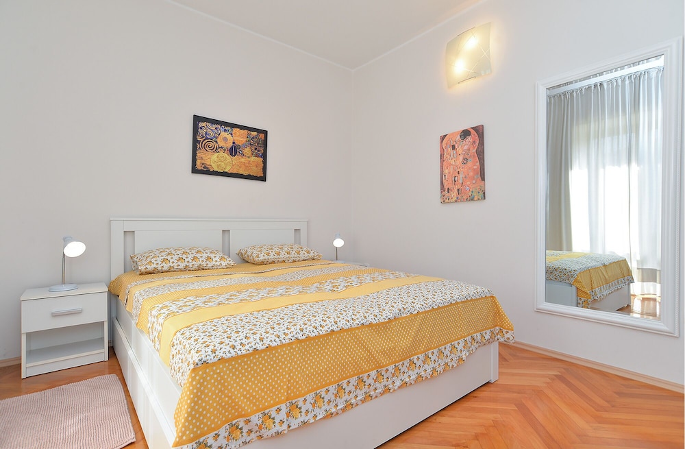 Apartment 38 view 4
