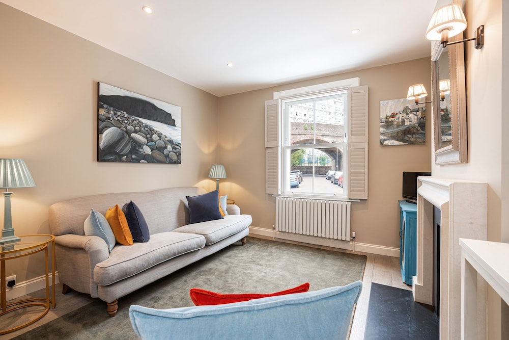 Lovely Battersea Home by Underthedoormat