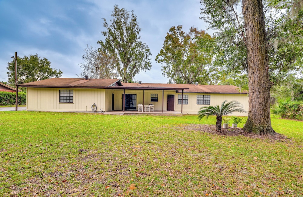 8 Mi to World Equestrian Center: Walkable Getaway view 2