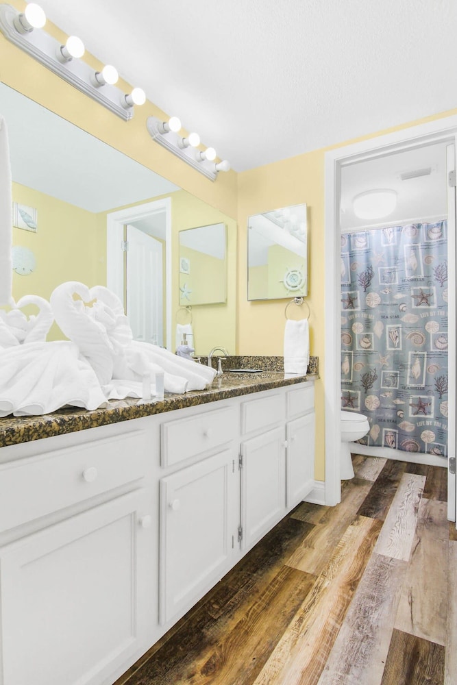 Phoenix I 1047 Gulf-front 2 2 A Amenities