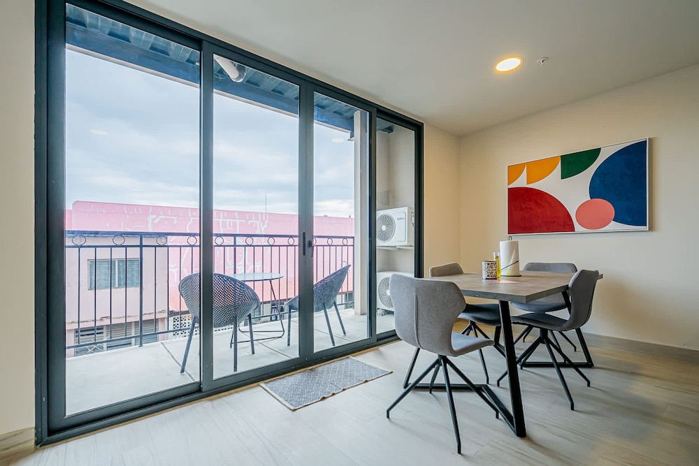 w Comfy 1BR w Perfect Balcony in Casco View