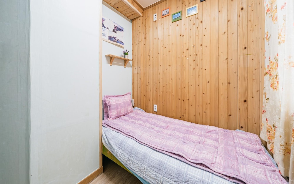 Jeju Gogung Pension-type Guest House view 5