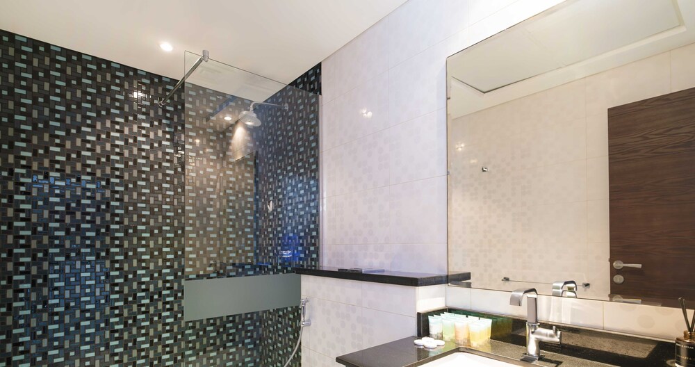 LUX The Cayan Superior Suite 2