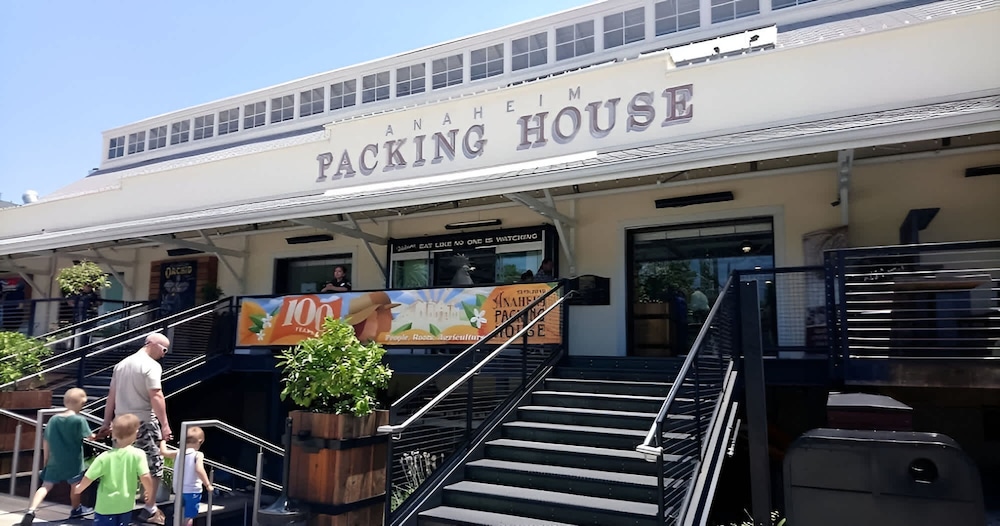 Upscale Escape 10 Min From Disneyland With Pool Gym