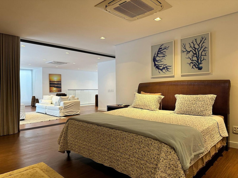 Mans o 6 Suites Riviera