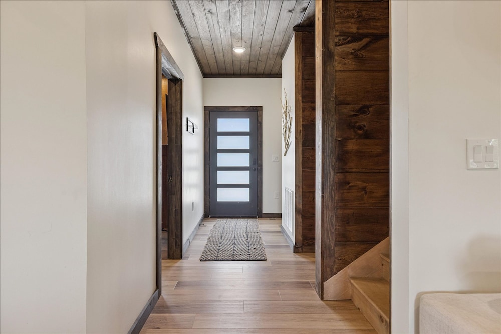 Gorgeous Brand-new Home w Pool Game Room Hot Tub