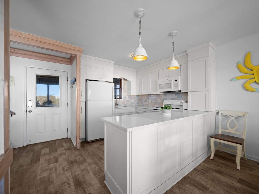 Livin' the Ruff Life by Topsail Realty