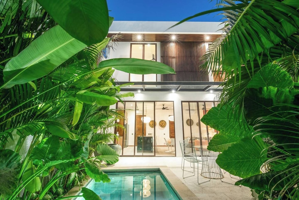 Modern 3BR Villa Enclosed Living
