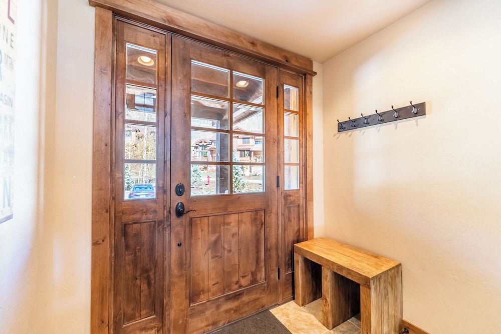 223 Caravelle Drive