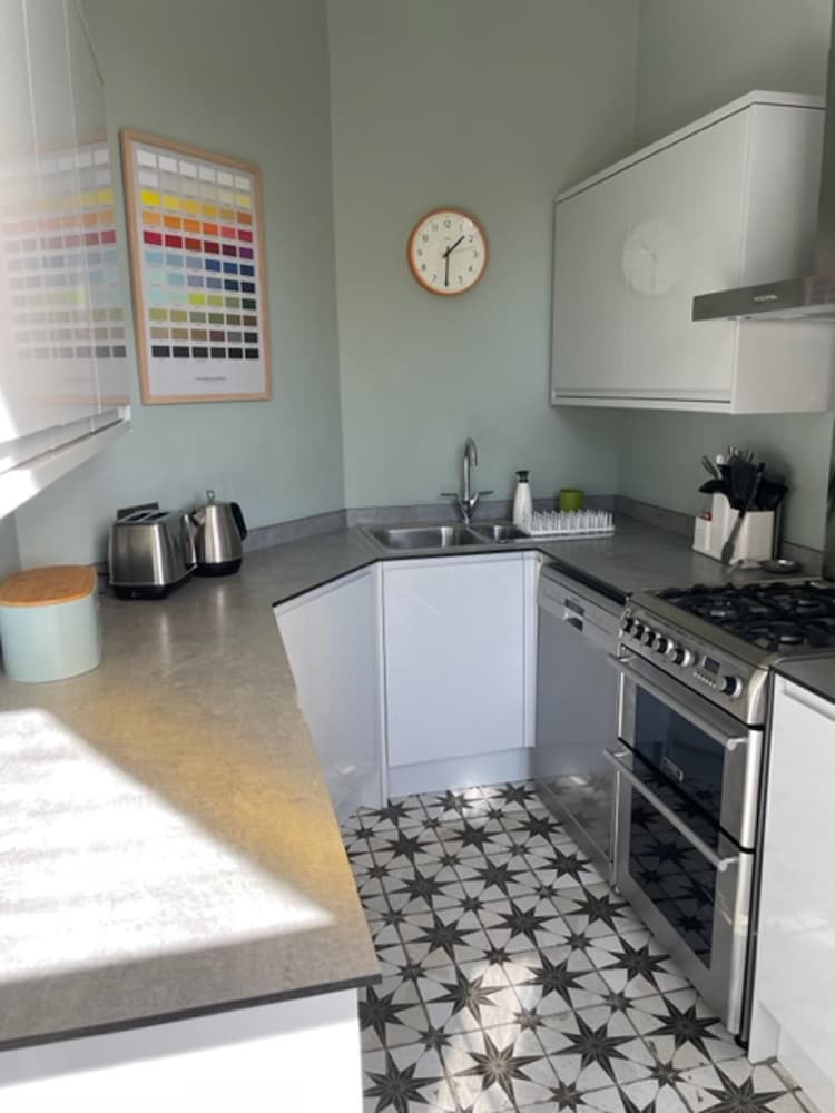 Beautifully Lit Airy 1-bed Apartment in Liverpool view 2