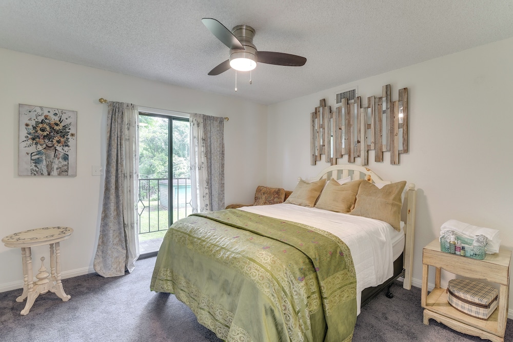 2 Mi to Dtwn: Spacious Angleton Home w/ Courtyard!